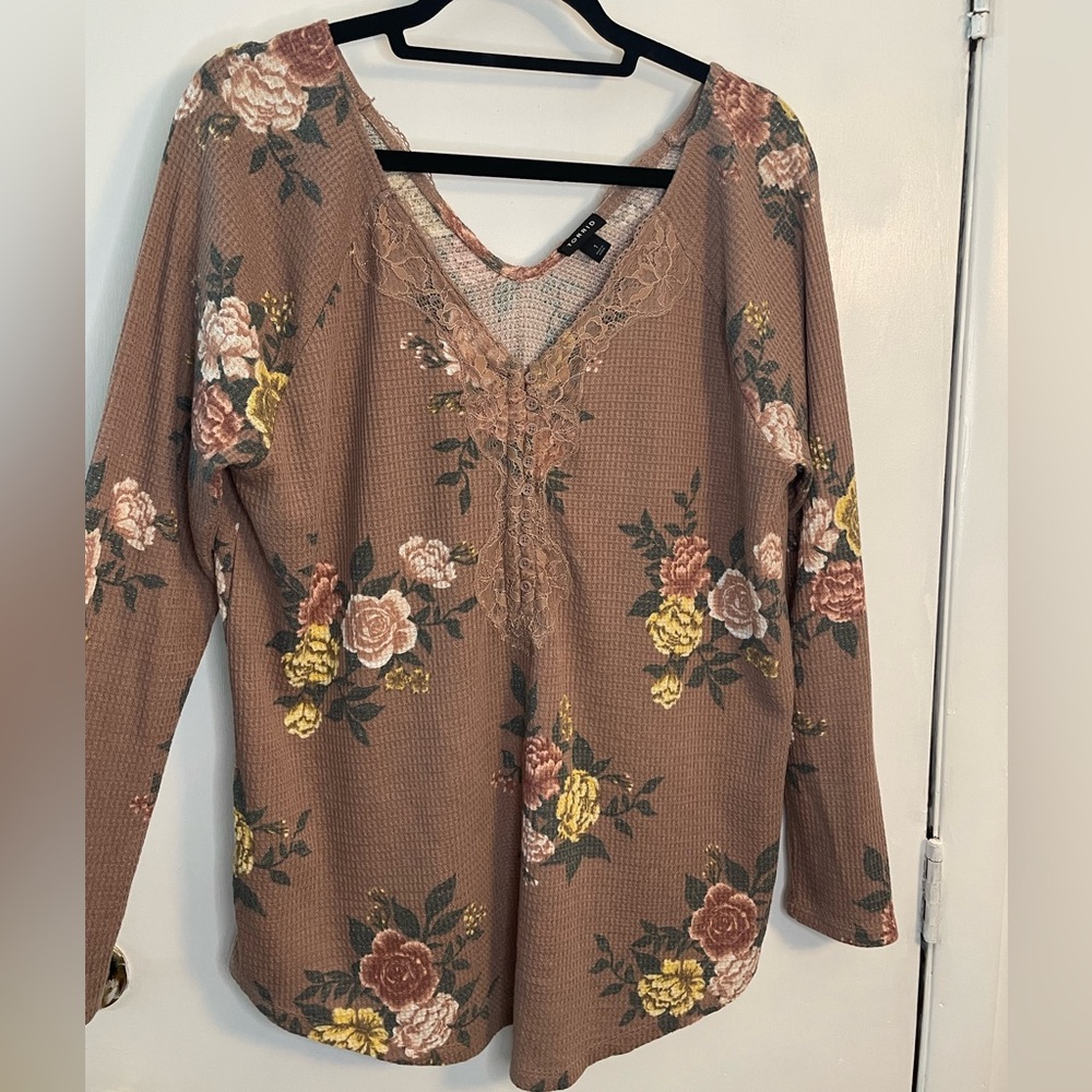 Floral and Lace Thermal Long Sleeve - Torrid - Size 1 (14/16)